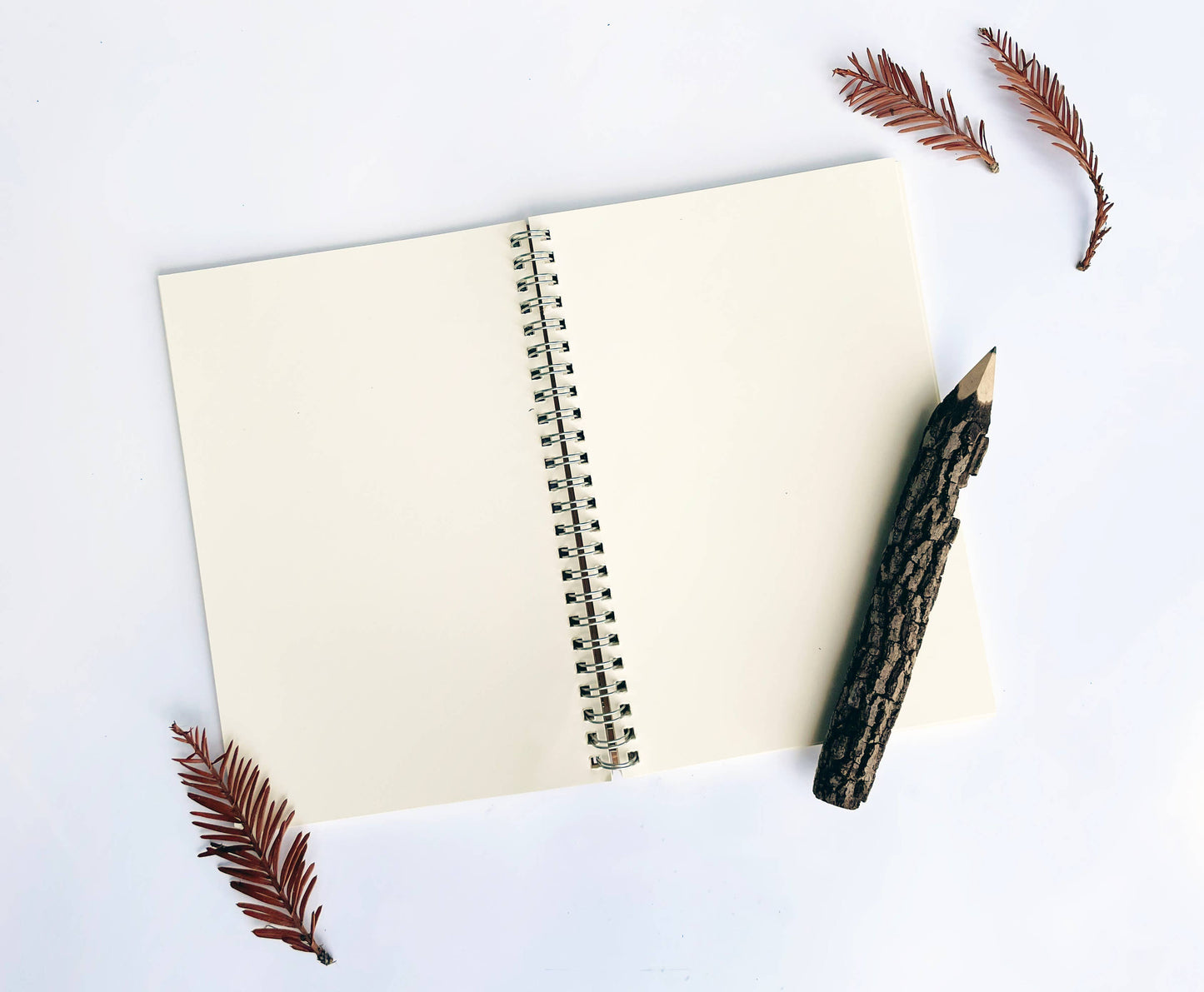 Studio Portmanteau - Kraft Left Spiral Notebook: Gridded