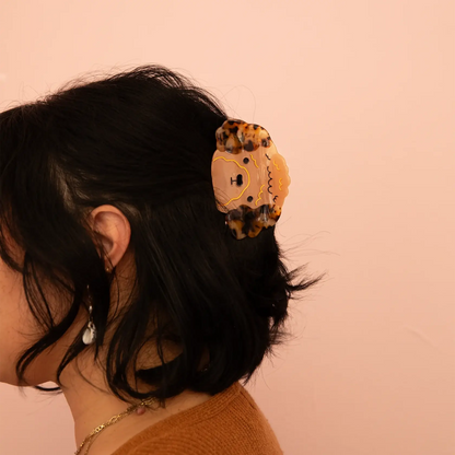 Carolyn Suzuki - CARMY THE DOG HAIR CLAW